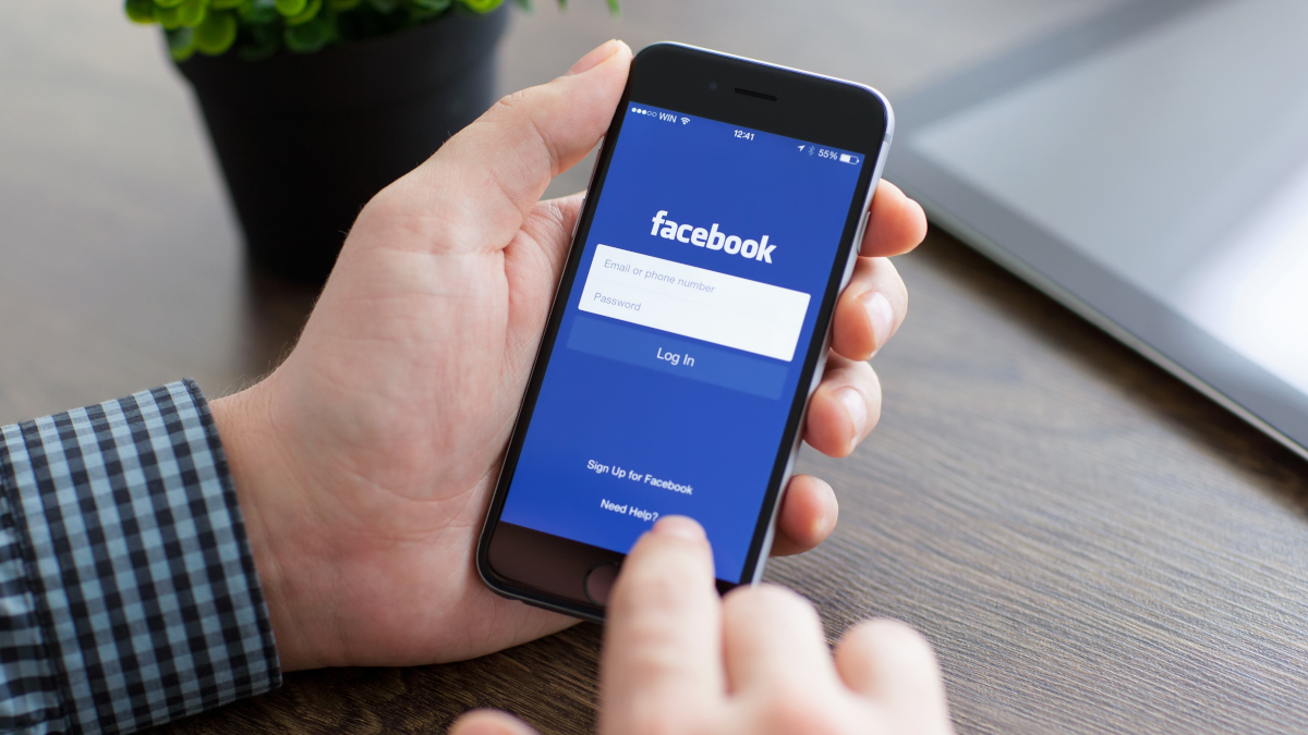 Jak włamać się na czyjegoś Facebooka? Wystarczy numer telefonu