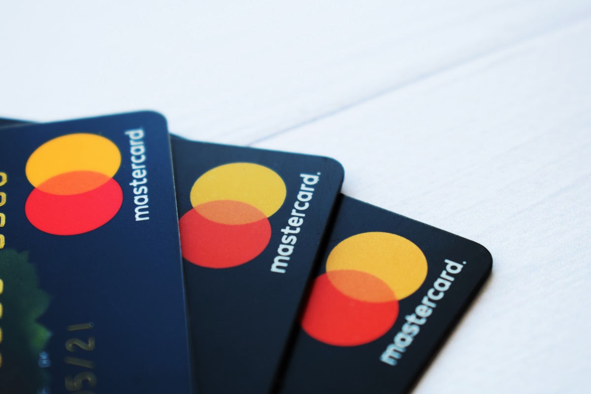 Mastercard bierze się za stacje ładowania do elektryków. Będzie łatwiej