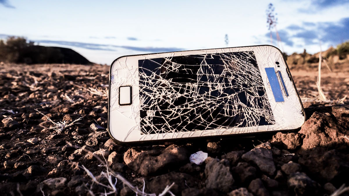 Pilnie usuń to z telefonu. Robi ci zdjęcia z ukrycia