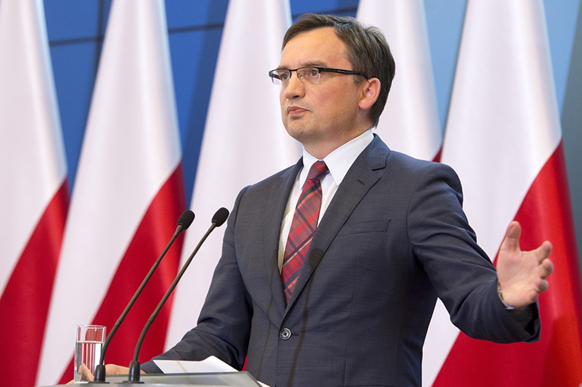 Rząd PiS łamał prawo? Chodzi o szpiegowanie Polaków