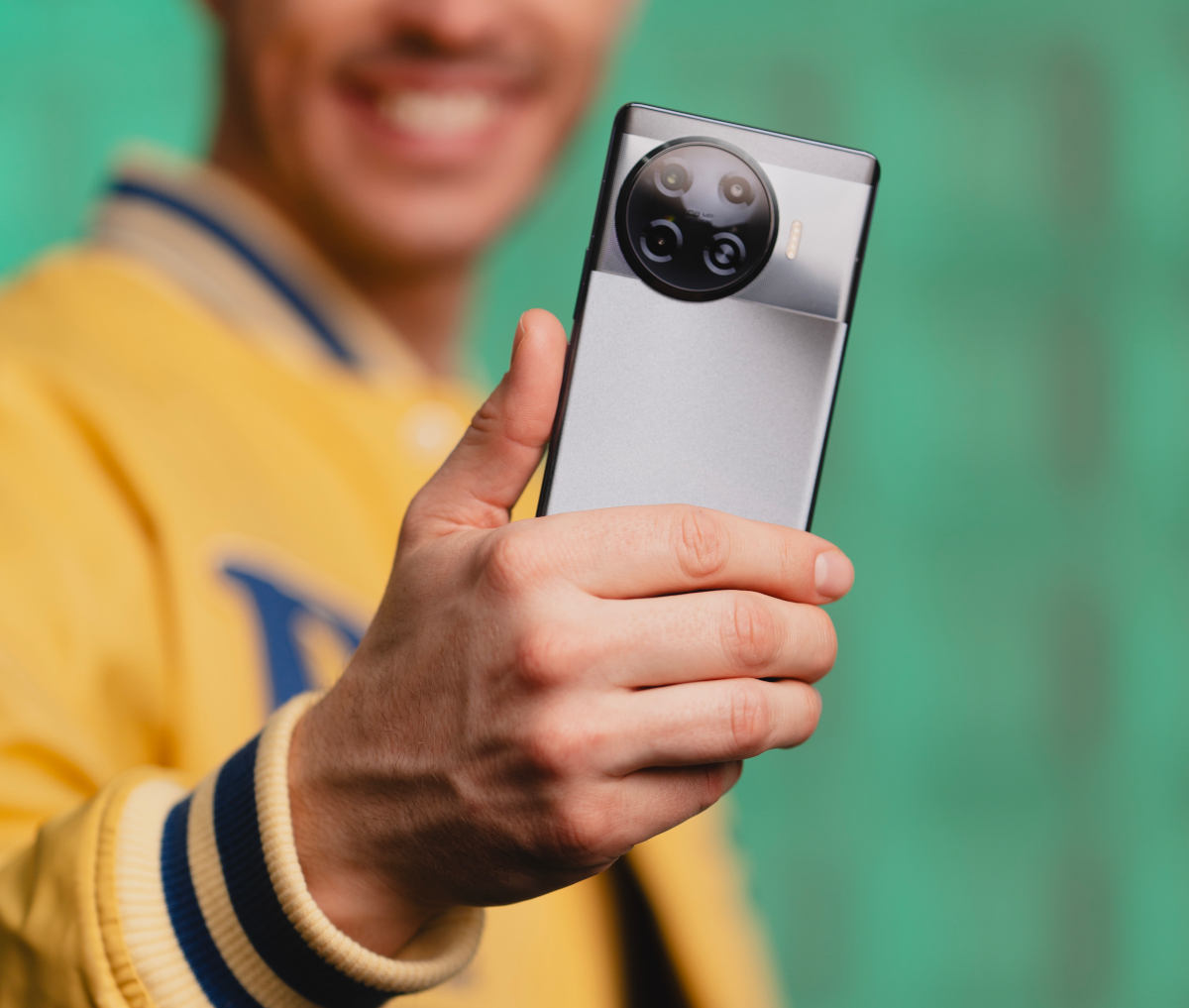 Tecno Spark 20 Pro+ w sprzedaży za 999 zł. Wygląda jak flagowiec