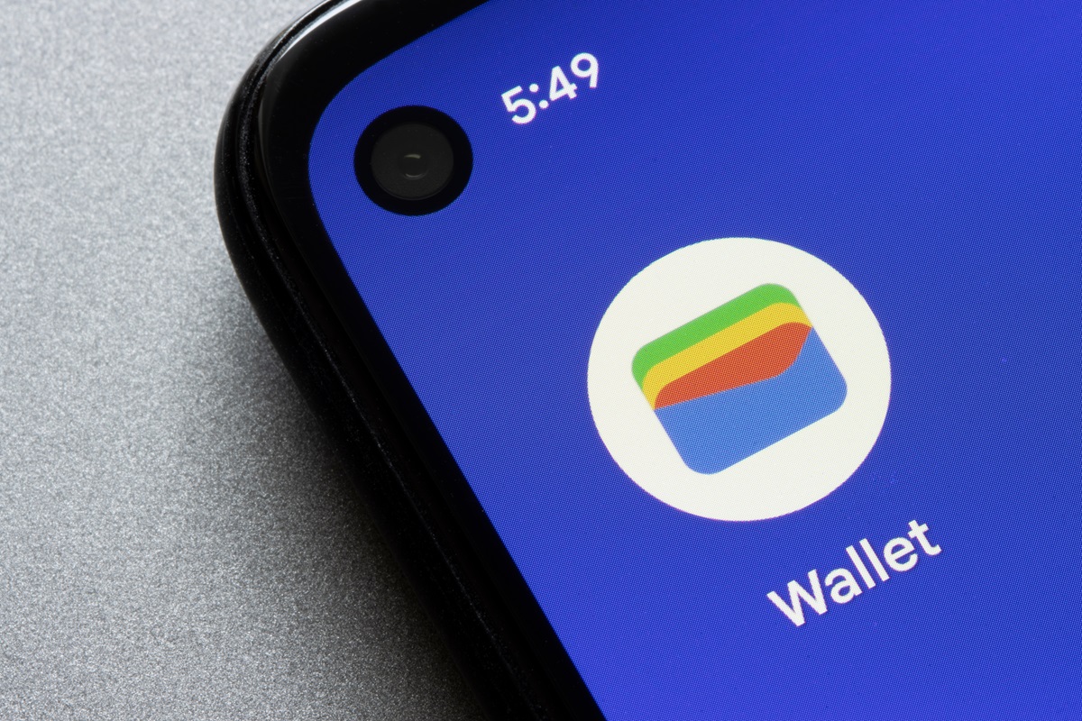Google Wallet z niespodzianką. Automatycznie pobierze bilety lotnicze