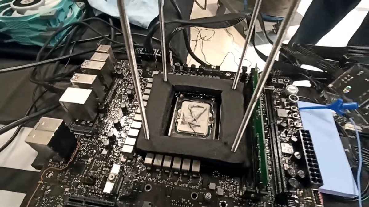 Pobito rekord świata. Procesor podkręcony do 9,1 GHz