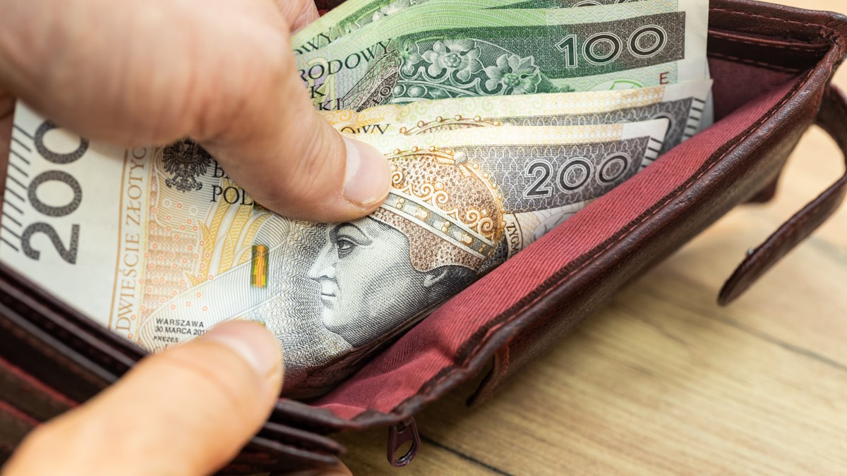 Gotówka odchodzi do lamusa. Polacy nie chcą jej bez względu na wiek