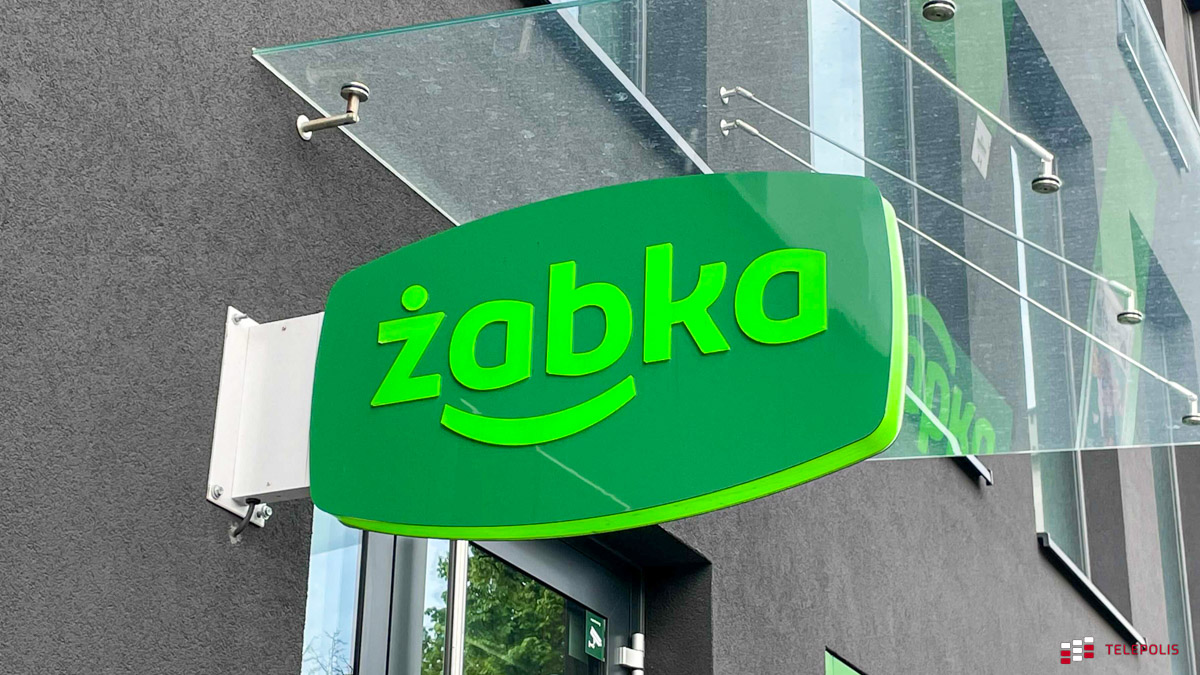 Żabka z nową usługą. Nalega, abyś nie wyrzucał telefonu