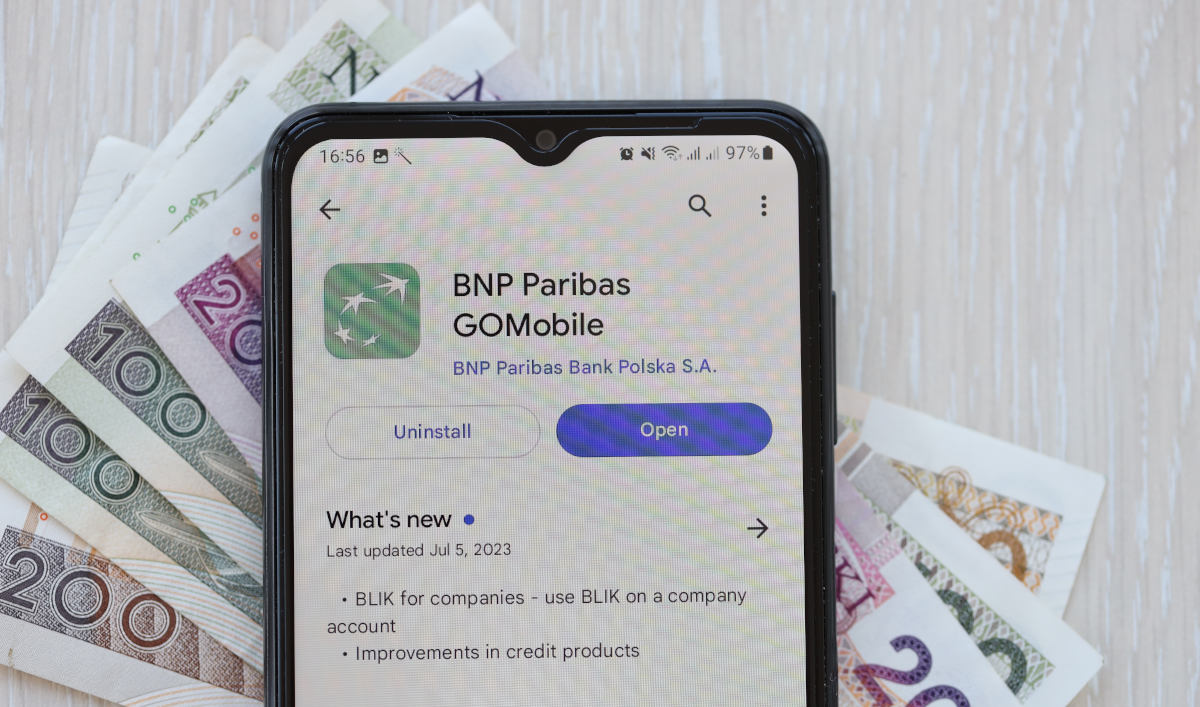 BNP Paribas zapamięta, jak trzymasz smartfon. Oszust będzie miał trudniej