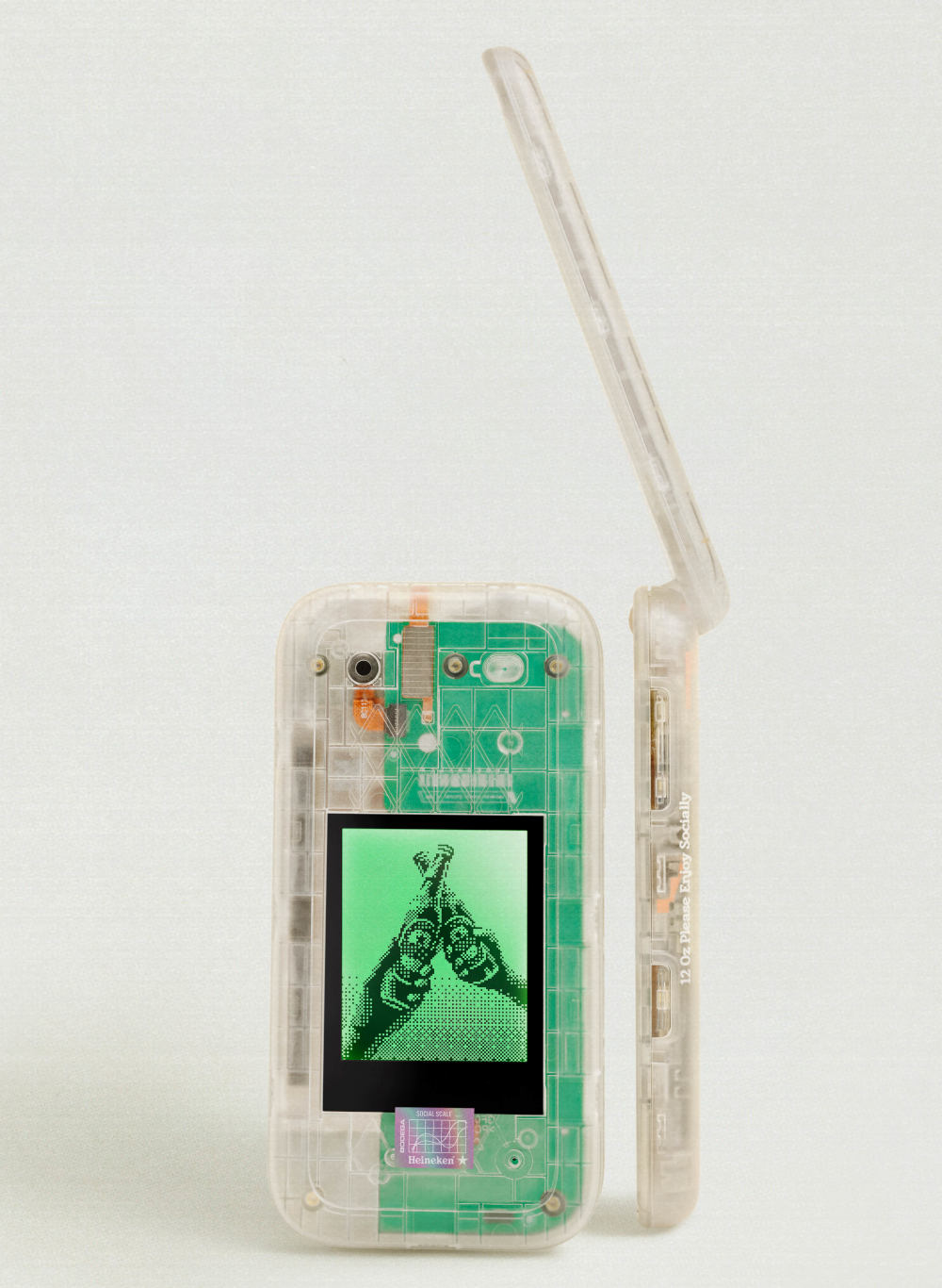 HMD prezentuje przezroczysty telefon z klapką. Będzie rozdawany za darmo