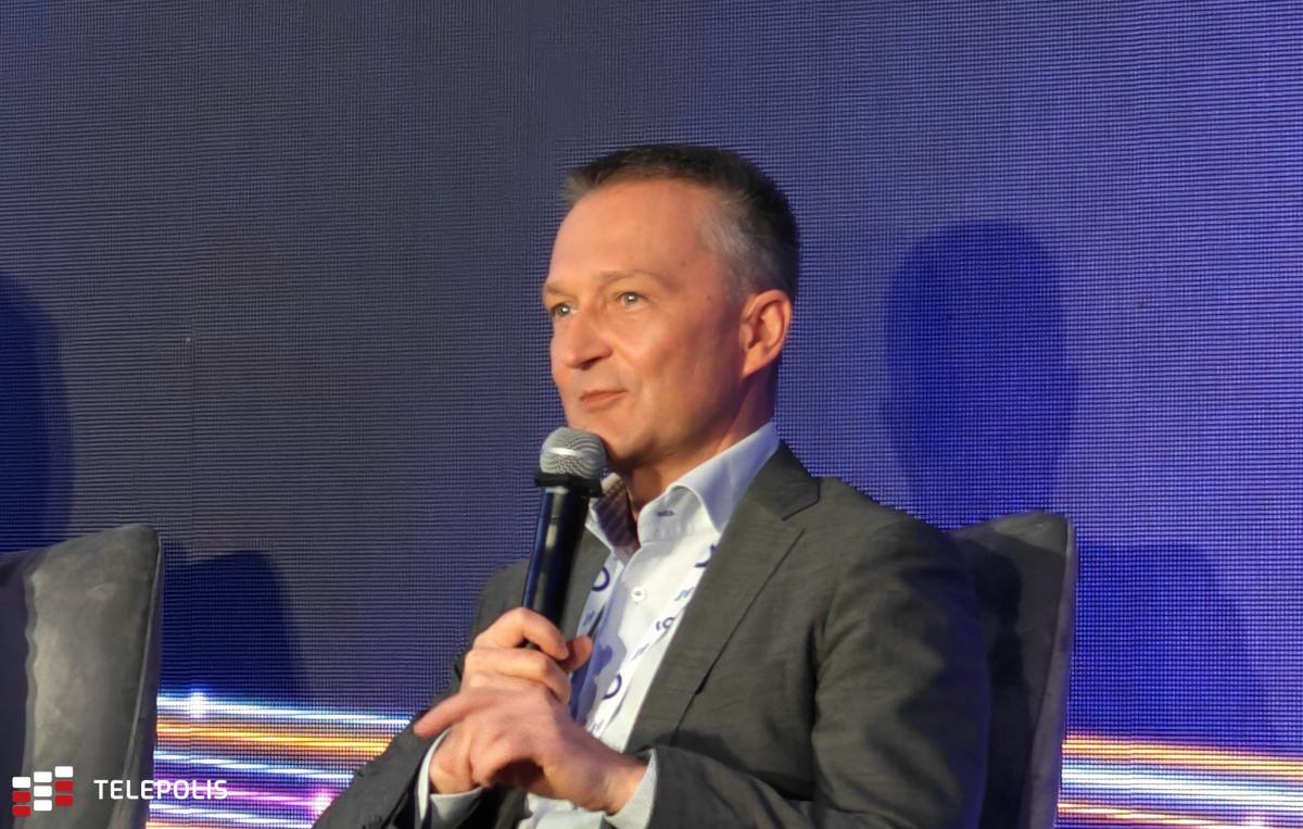 Operatorzy hurtowi budują światłowód, ale Polacy nie podłączają się