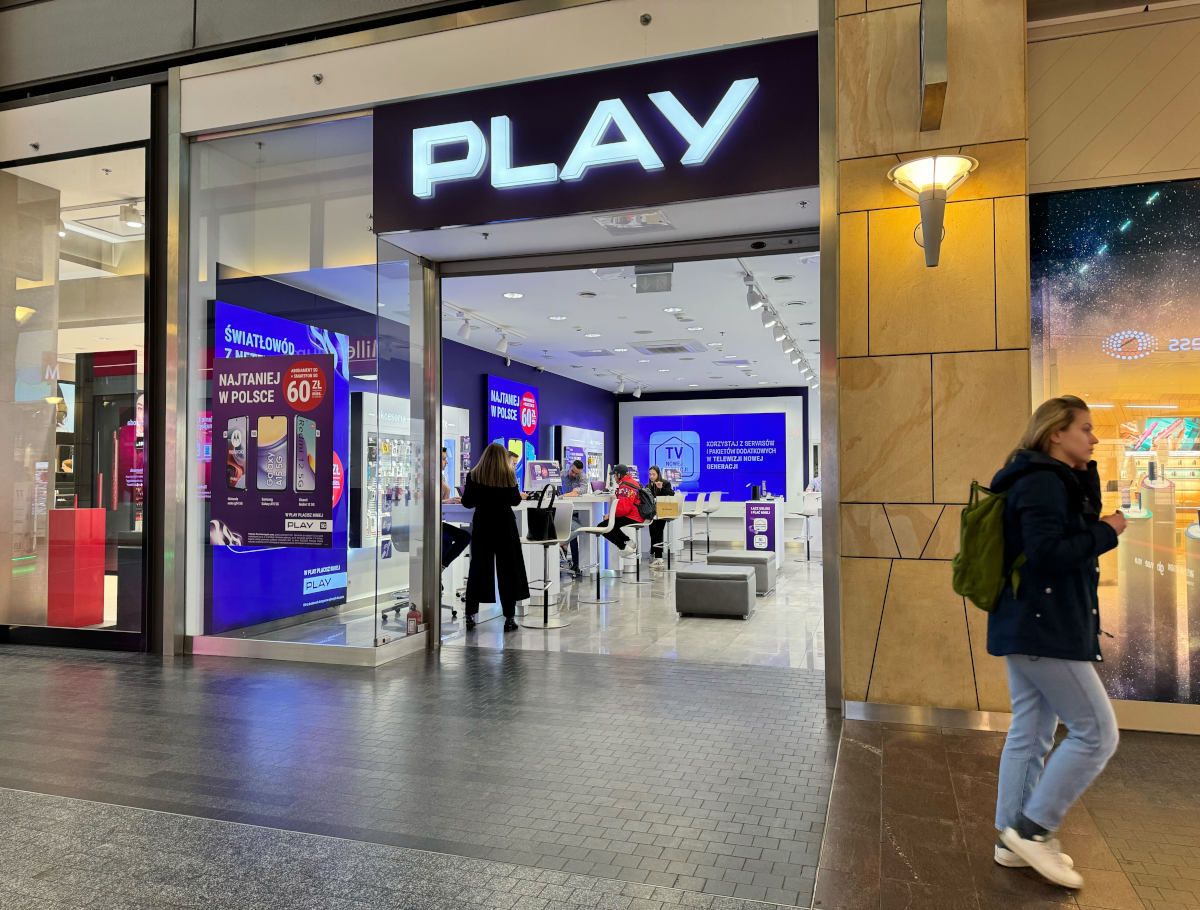 Play: dwa abonamenty 5G za 50 zł i smartfony tańsze o 500 zł