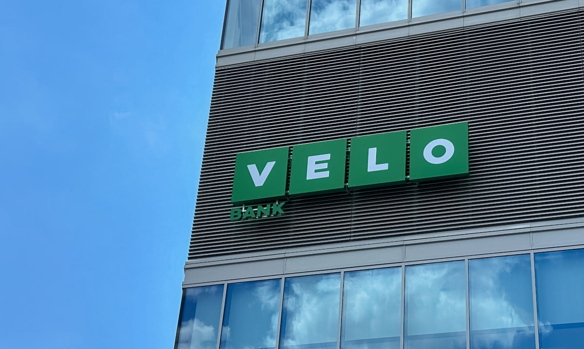 VeloBank wprowadza ubezpieczenia OC i AC. Daje 10 procent zniżki