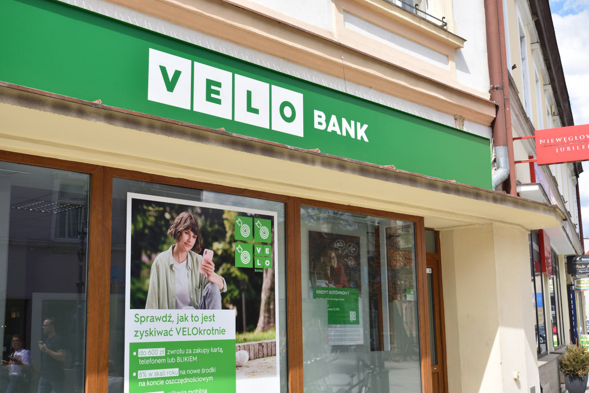 VeloBank sprawdzi, jak trzymasz telefon i myszkę. To dla twojego dobra