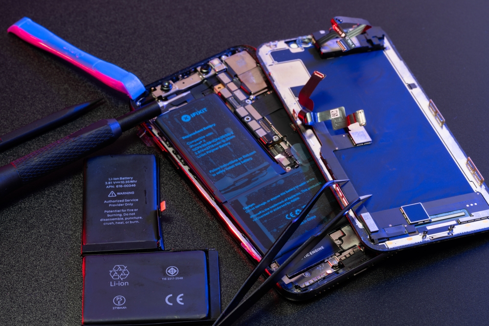 Klękajcie narody. iPhone'a w końcu będzie można po ludzku naprawić