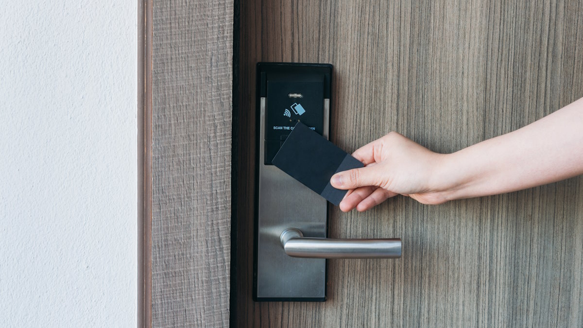 Poważna wada zamków w hotelach. By się włamać, wystarczy smartfon