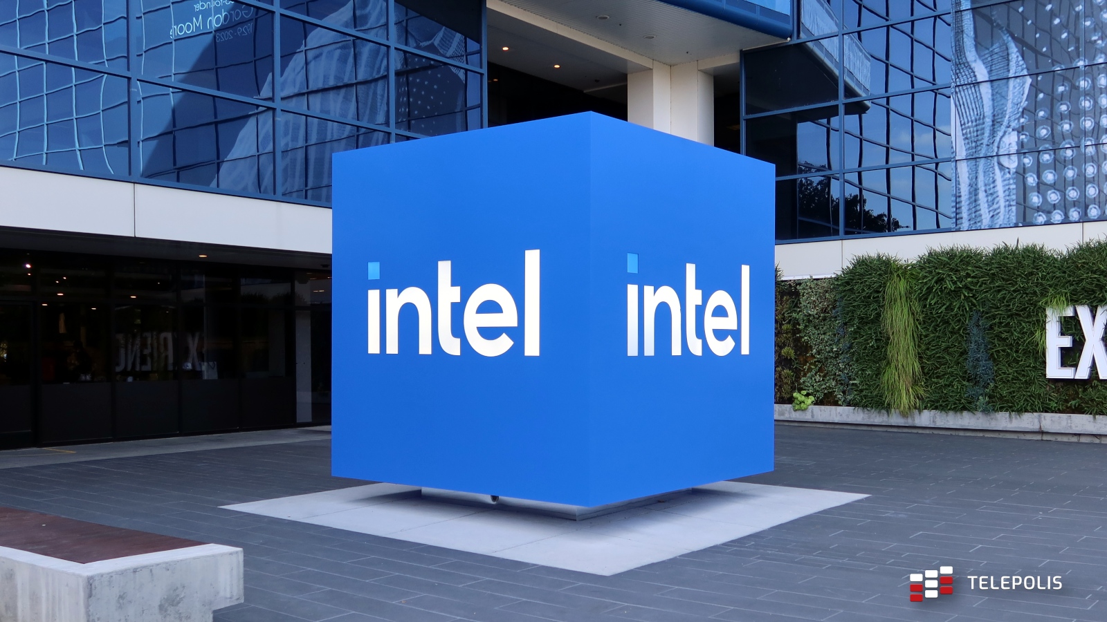 Intel ma problem? Mowa o stracie 7 miliardów dolarów