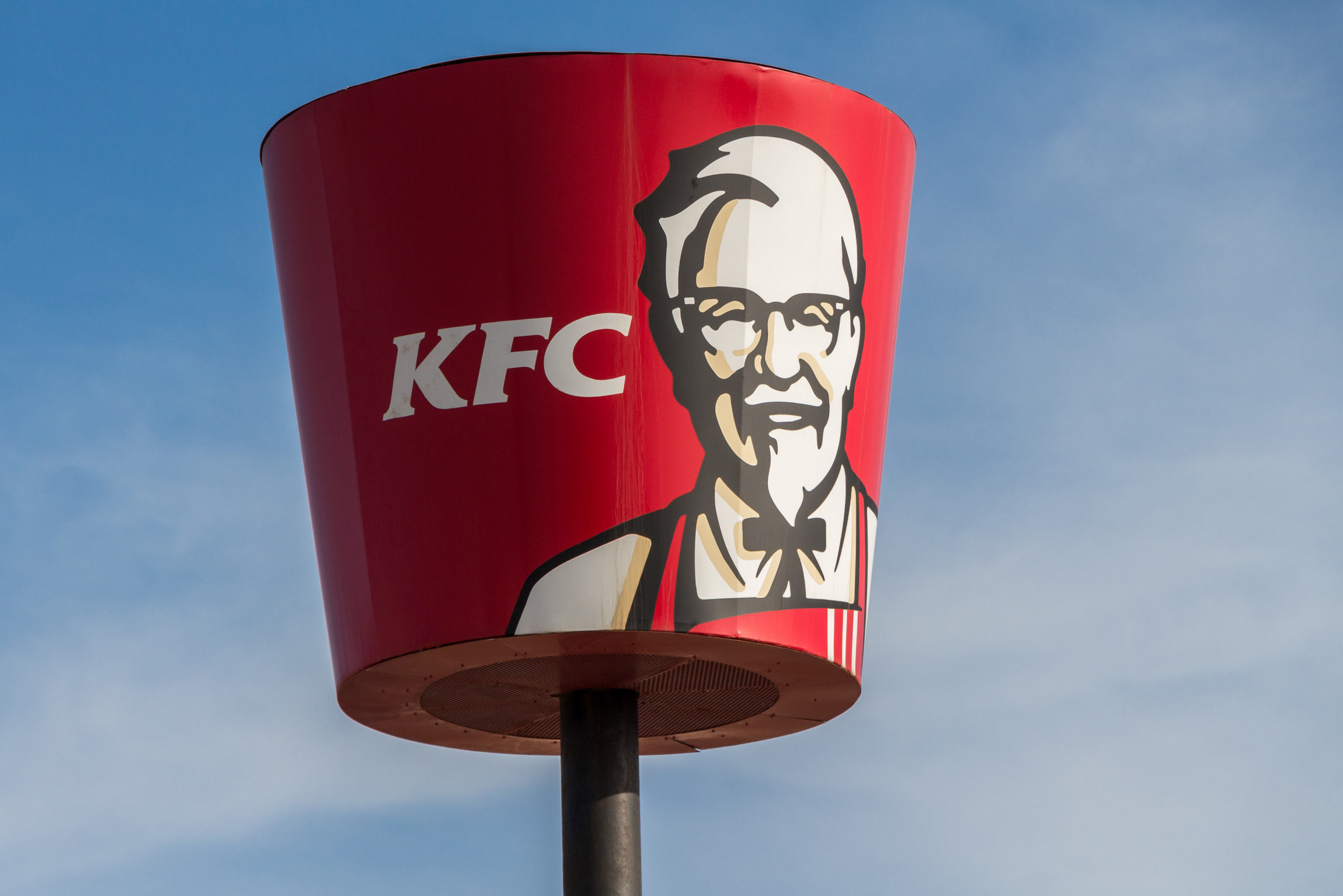 Jesz w KFC? Komisja Nadzoru Finansowego ostrzega