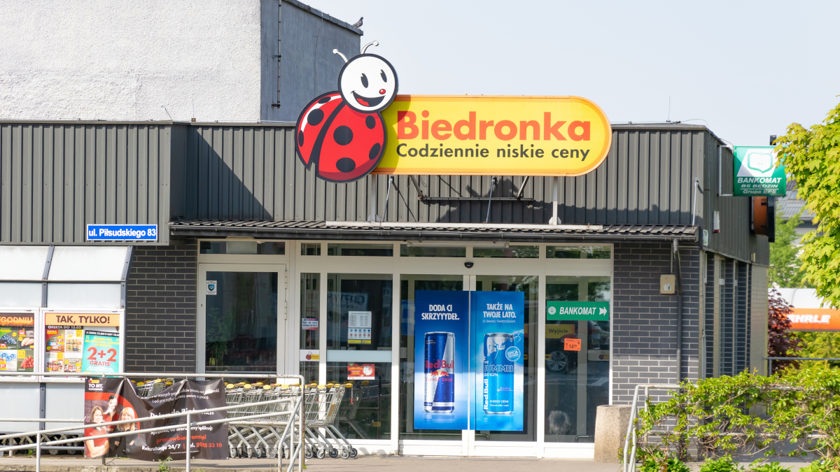 Petarda w Biedronce. Ten telewizor kupisz za grosze