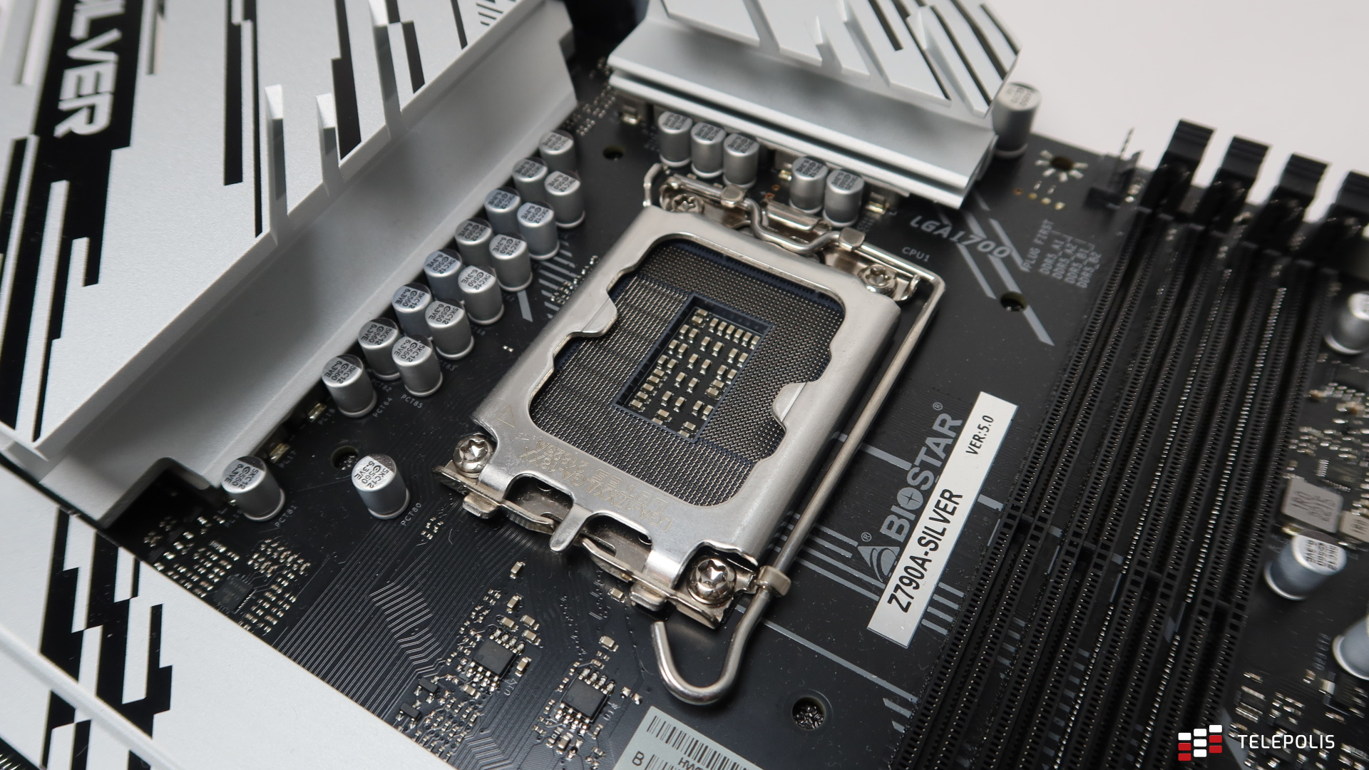 Intel dopiął swego. Pierwszy z producentów się ugiął