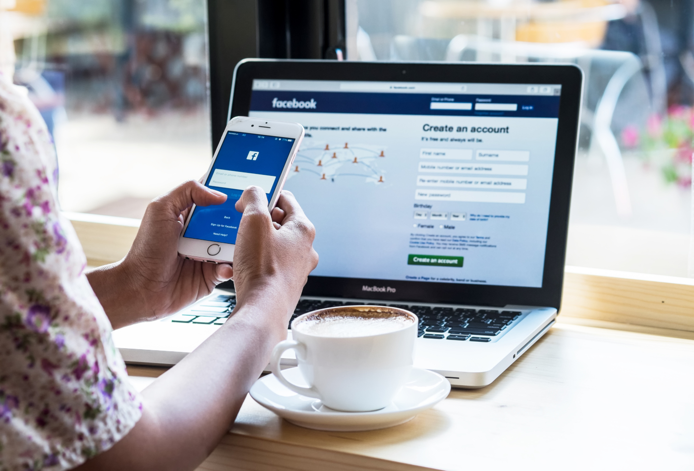 Facebook twierdzi, że znowu przyciąga młodych użytkowników