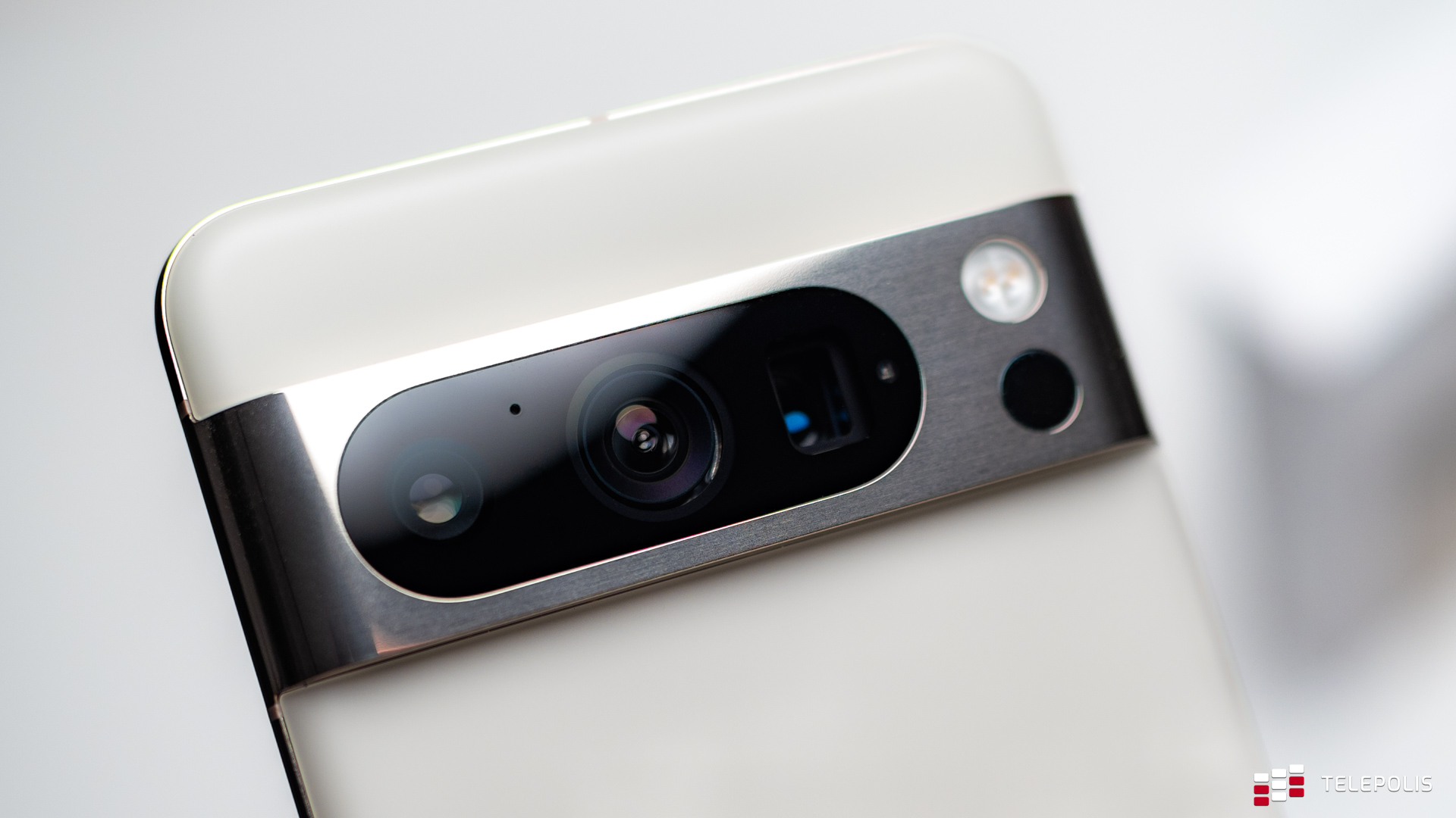 Google Pixel w Polsce. Debiutuje najlepszy telefon do 2500 zł i jego opóźnieni bracia (opinia)