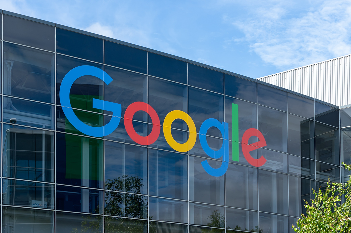 Google zakazuje reklamy narzędzi do rozbierania ludzi