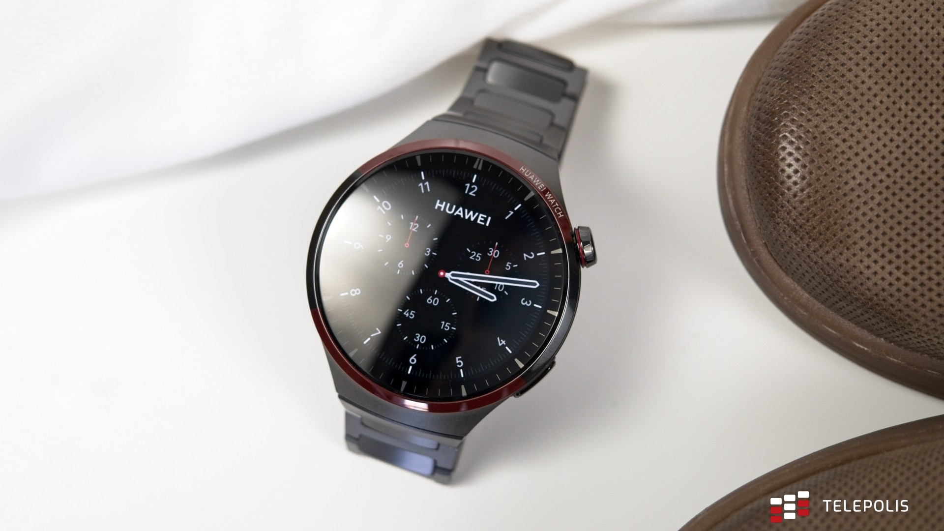 Szyk, klasa i nowoczesna technologia. Ubieramy się z Huawei Watch 4 Pro