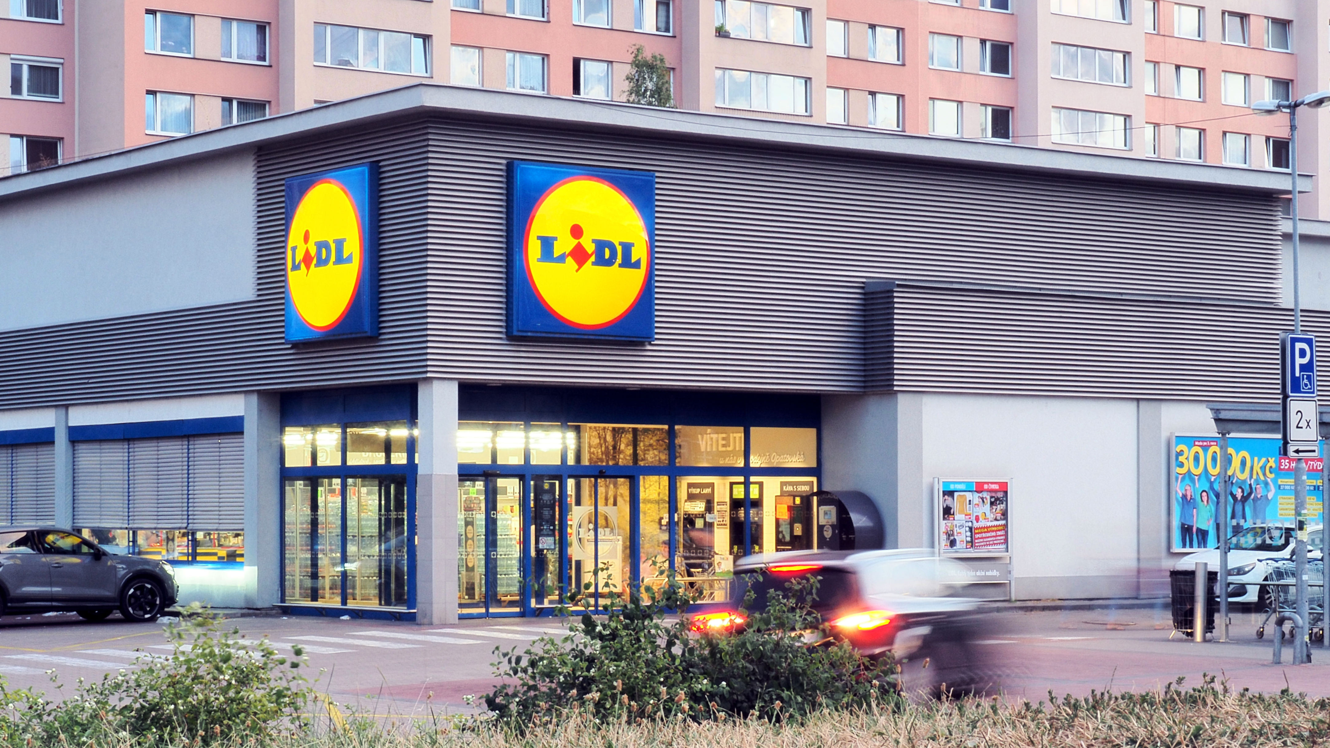 Masz iPhone'a? To weź 50 zł i 27 maja leć do Lidla