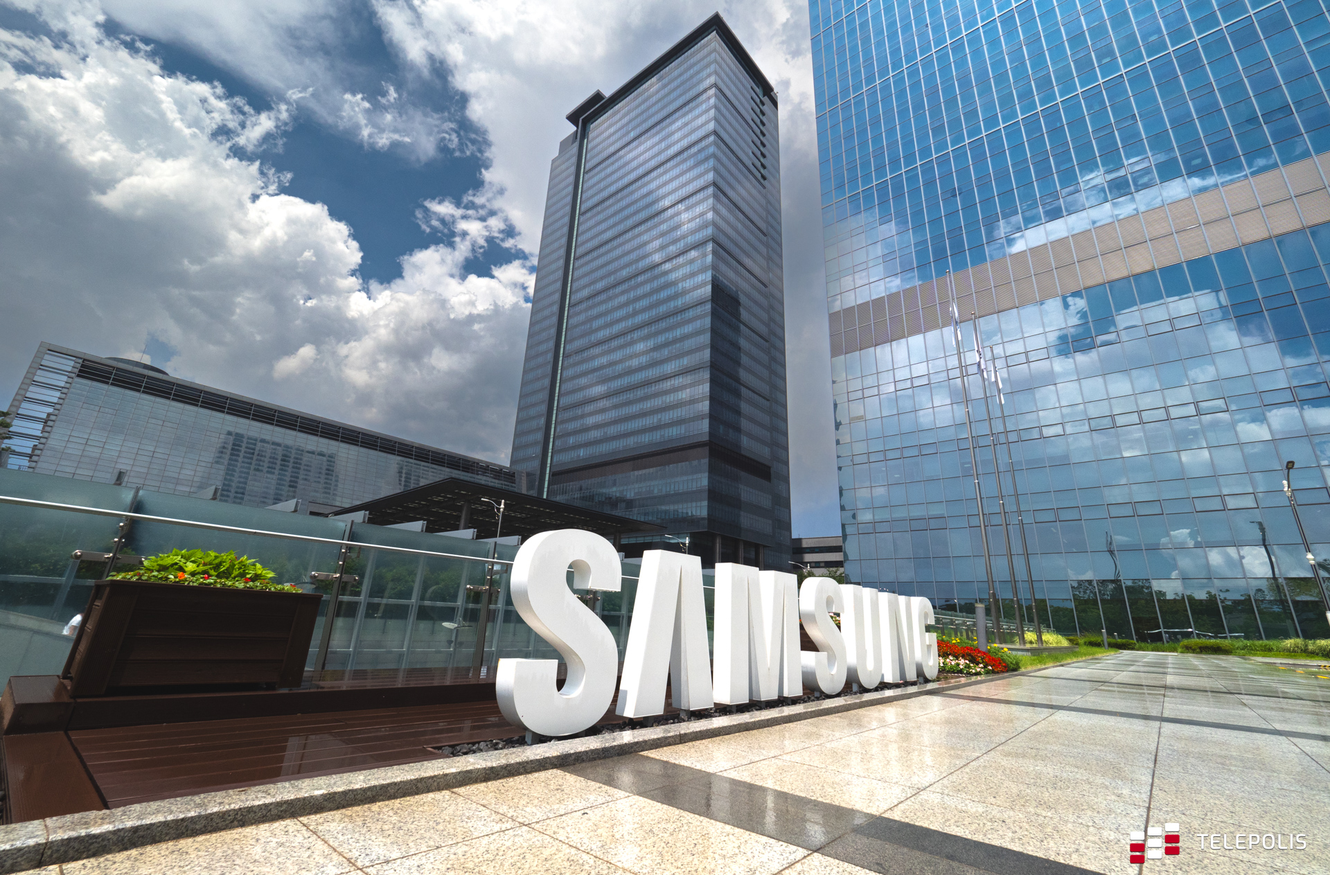 Samsung też odchudzi telefony - wyprzedzi Apple