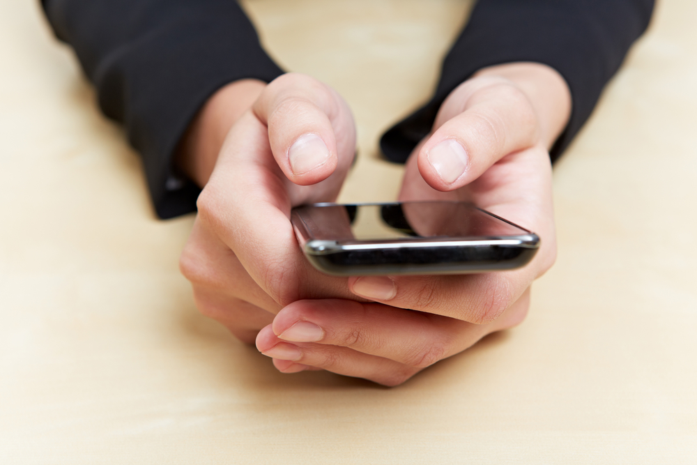 Polacy dostają dziwne SMS-y. Wyjaśniamy