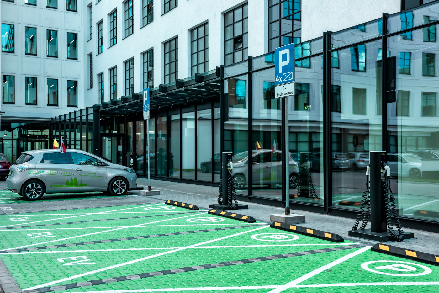 Elektryki znów w centrum dyskusji. Będzie drożej?