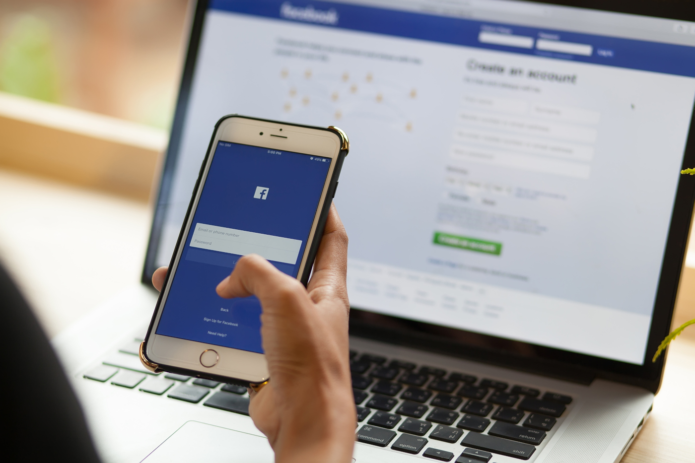 Oszuści znów ruszyli na łowy. Na celowniku użytkownicy Facebooka