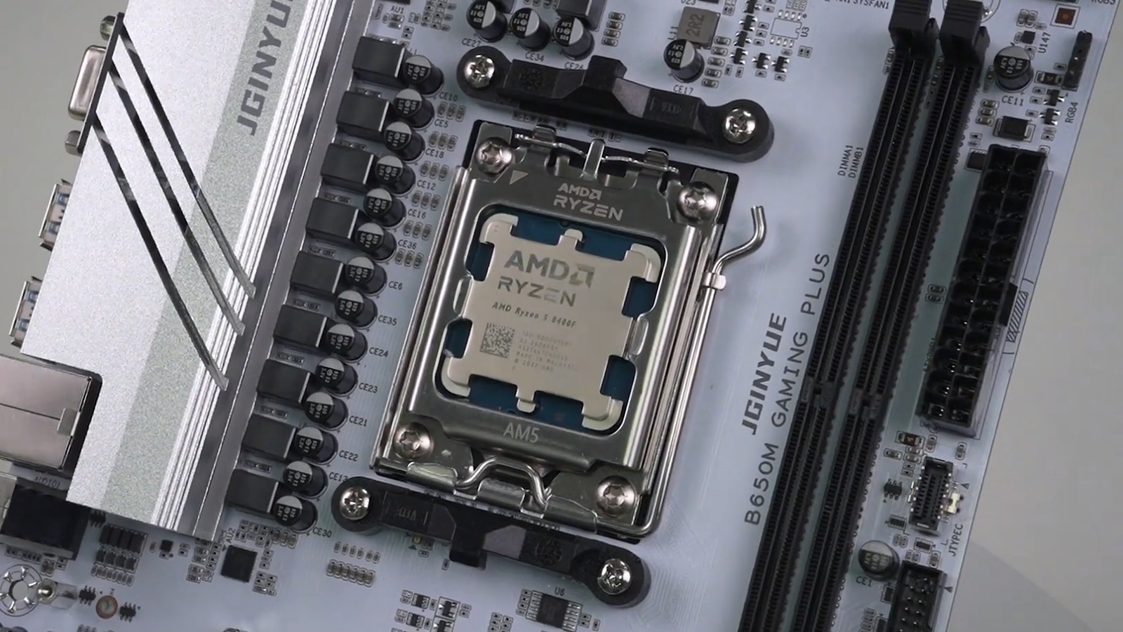 AMD wyprzedzi Intela. Nadciąga masa nowych układów