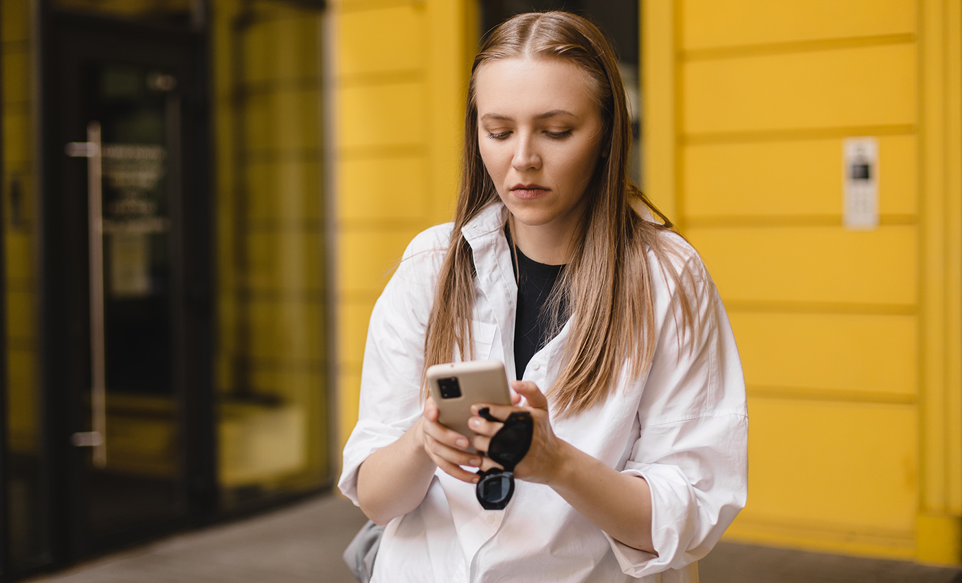 Sprzedawała akcesorium do telefonu, straciła 30 tys. zł
