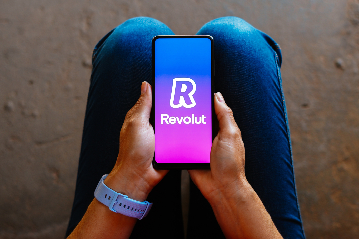 Revolut. Zniknęło mu 22 tys. zł, gdy spał