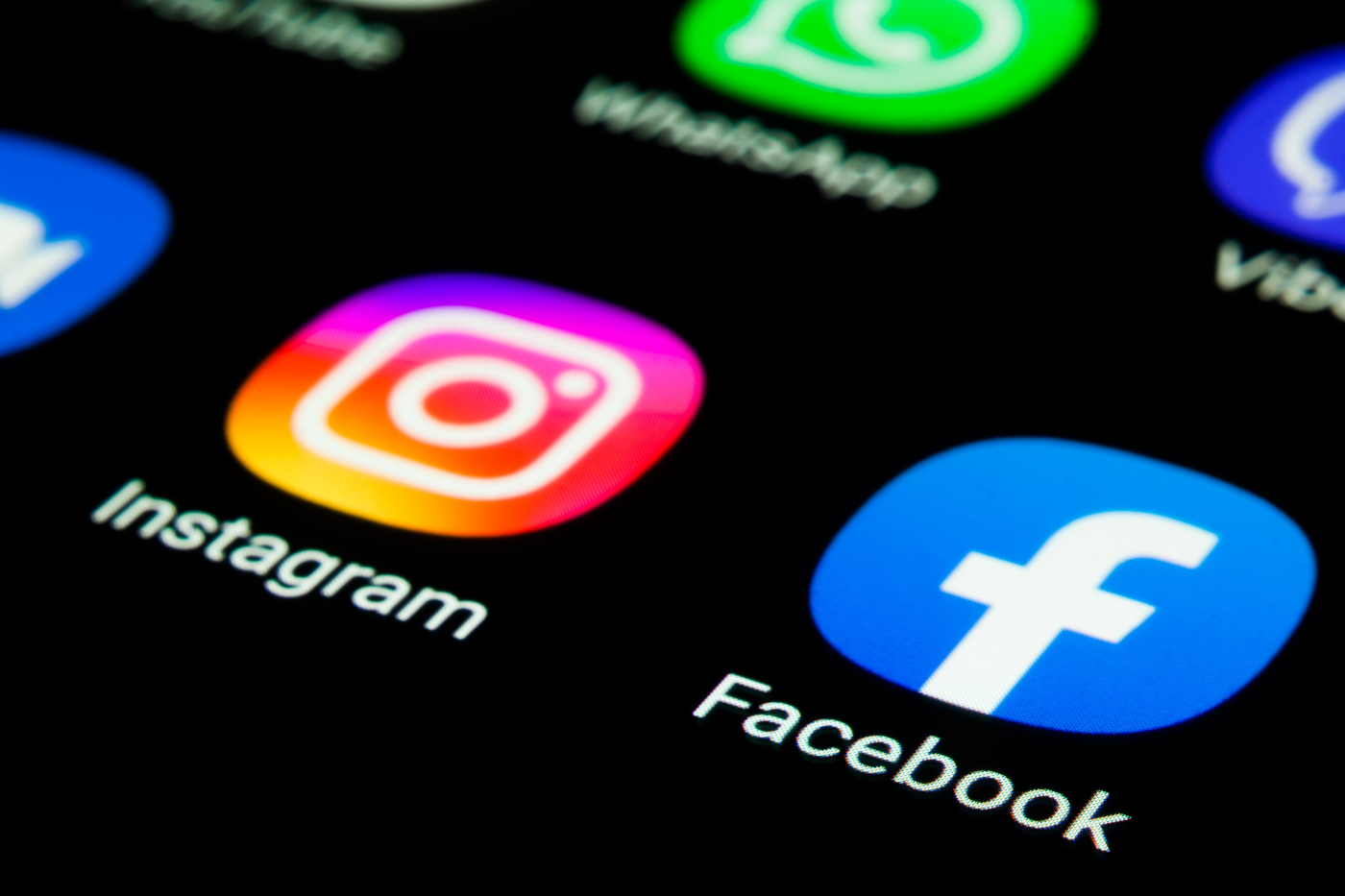 Pierwsza ustawa odnośnie social media podpisana. Są zakazy