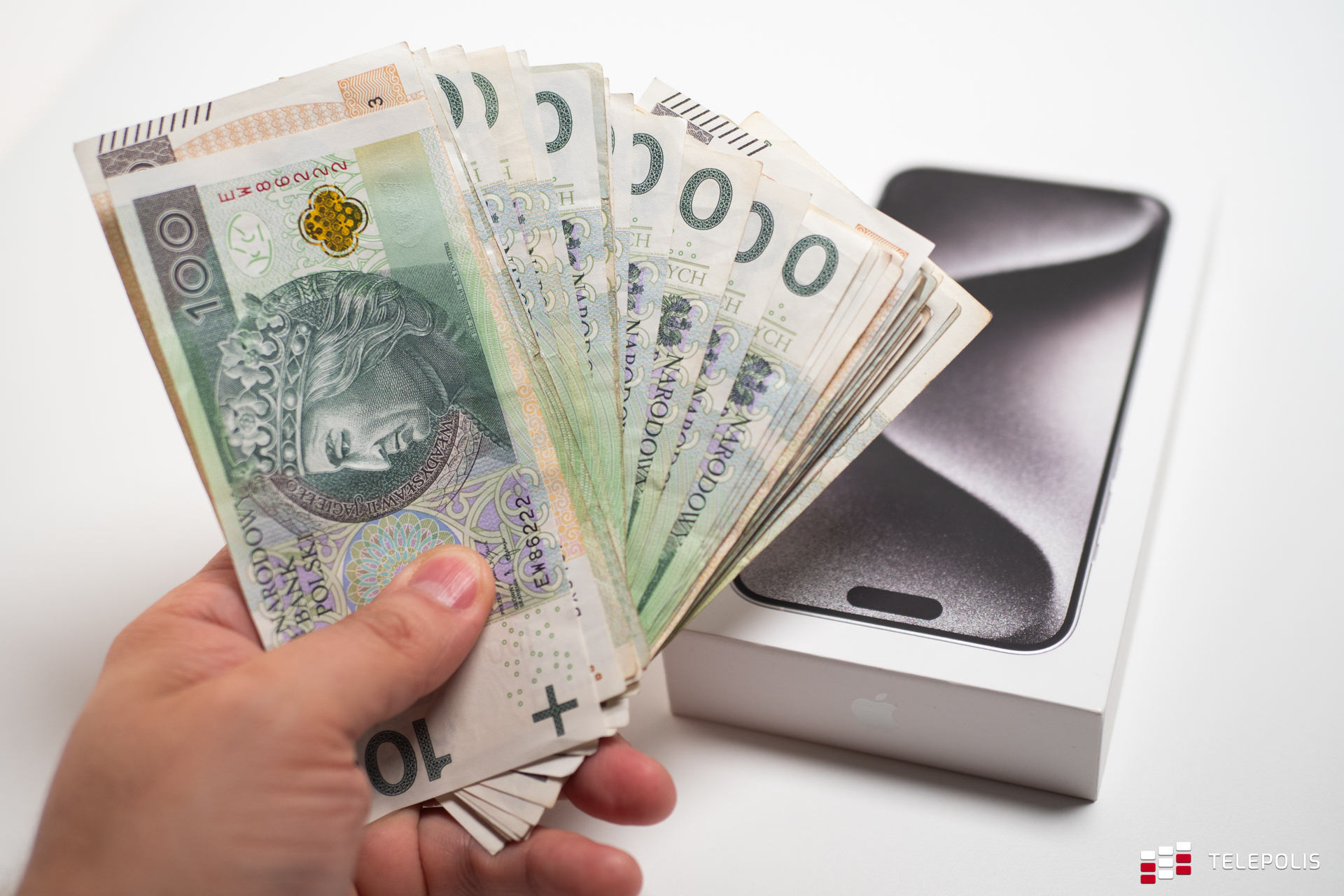 Ogrodnik z Olsztyna wykiwał telekomy. Drogie telefony zgarniał hurtem
