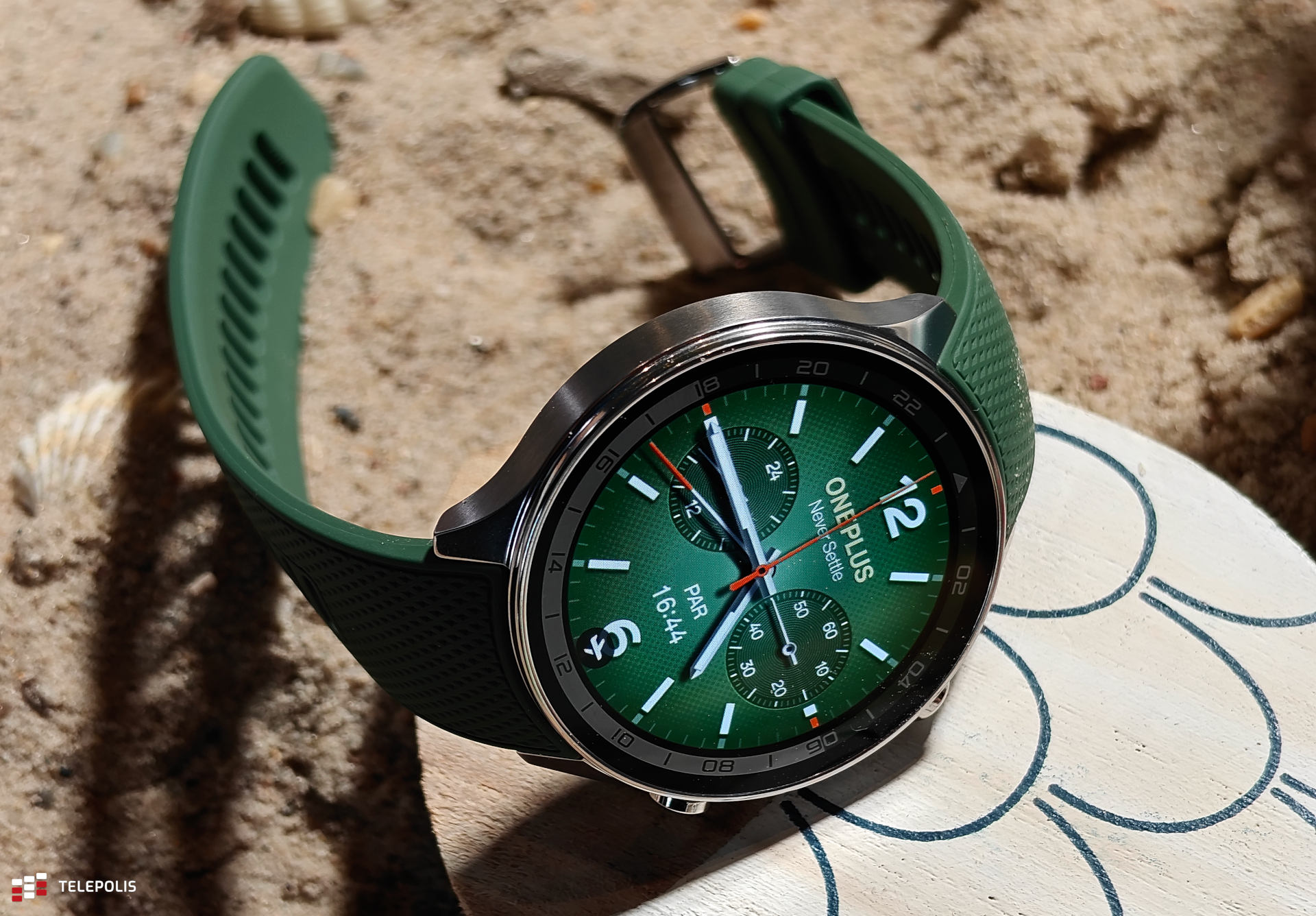 OnePlus Watch 2R wchodzi do sprzedaży. Dobra cena na start