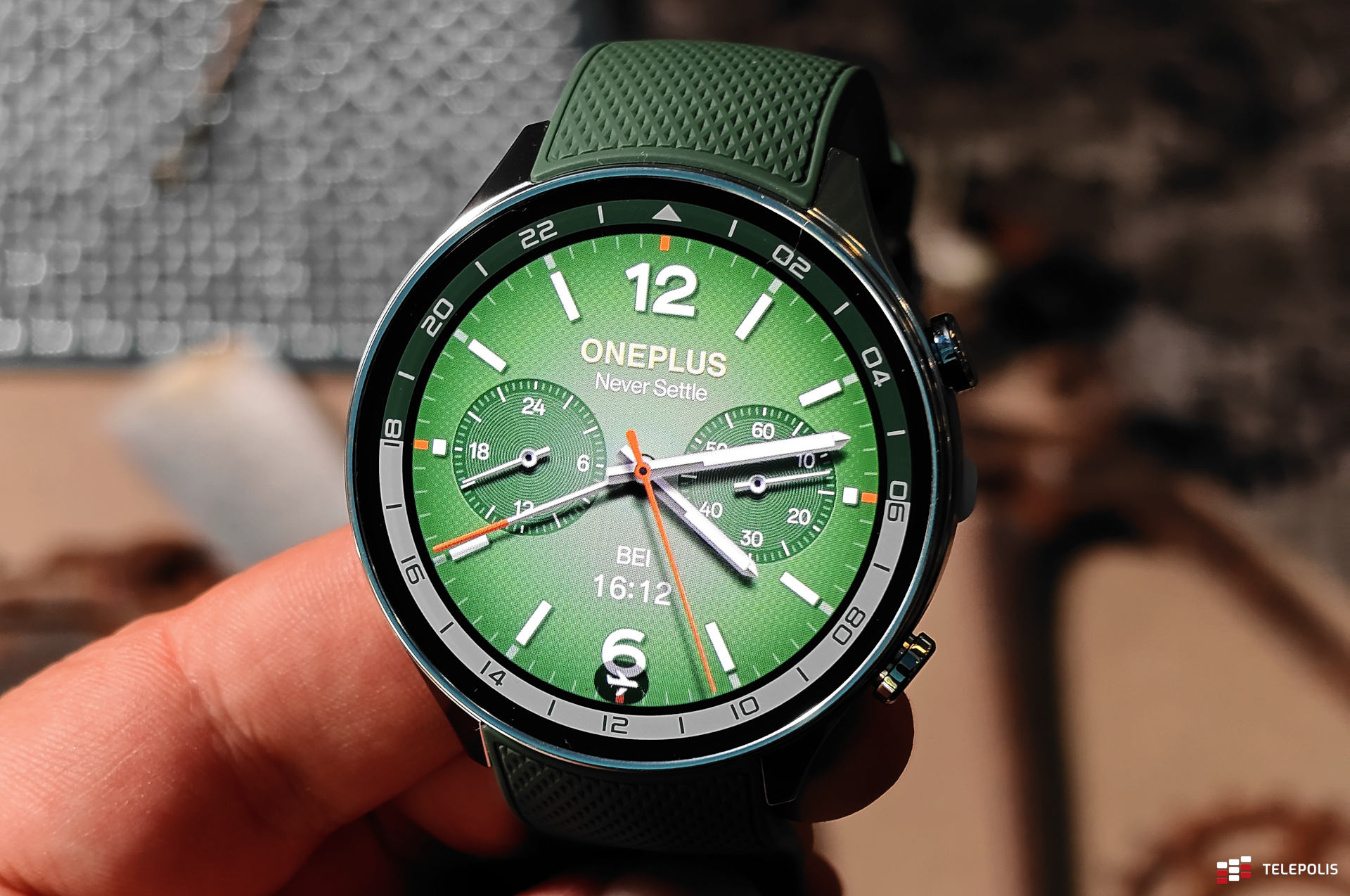 OnePlus Watch 2R wchodzi do sprzedaży. Dobra cena na start