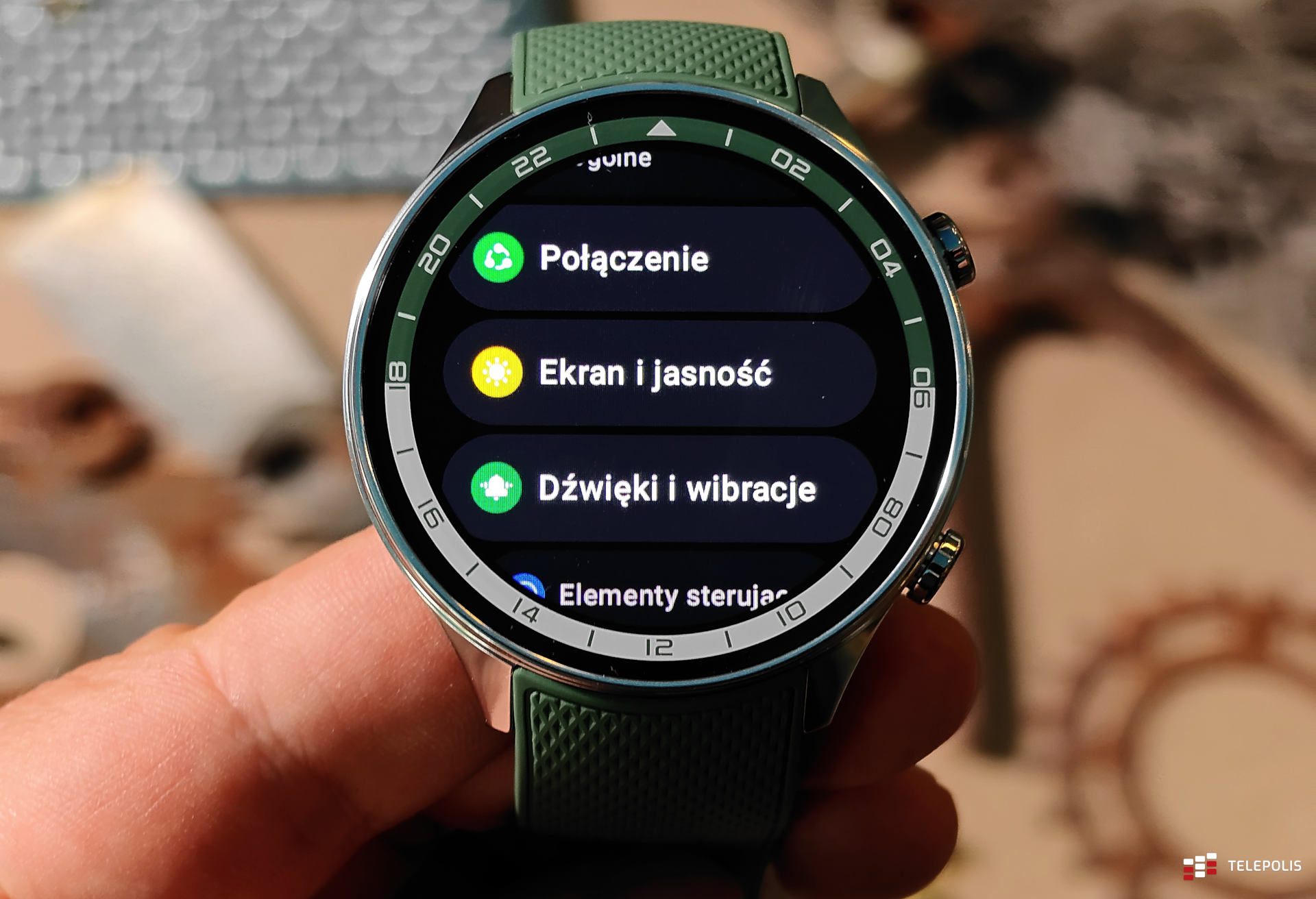 OnePlus Watch 2R wchodzi do sprzedaży. Dobra cena na start