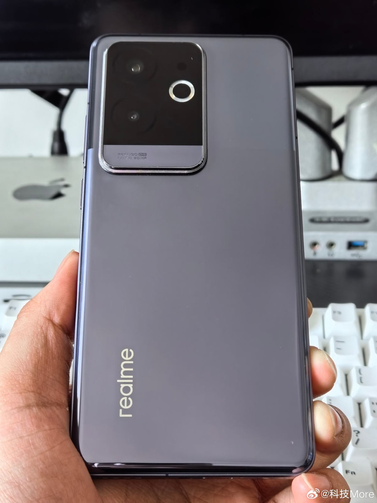 Realme GT 6 na dopalaczach. Chiński flagowiec z jedną wadą