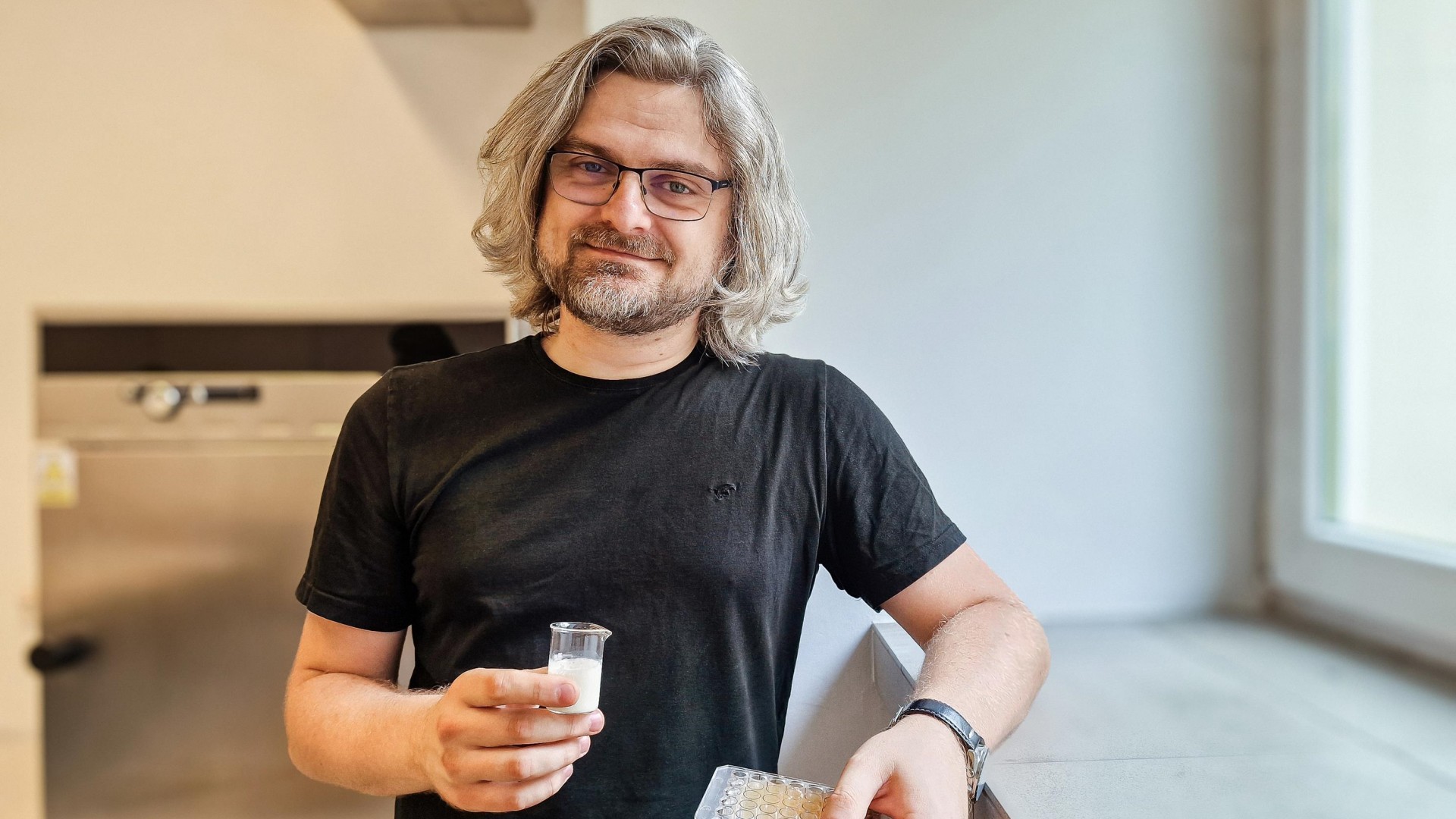 Polacy tworzą opatrunek z mleka wielbłąda. Pomoże z popularną chorobą