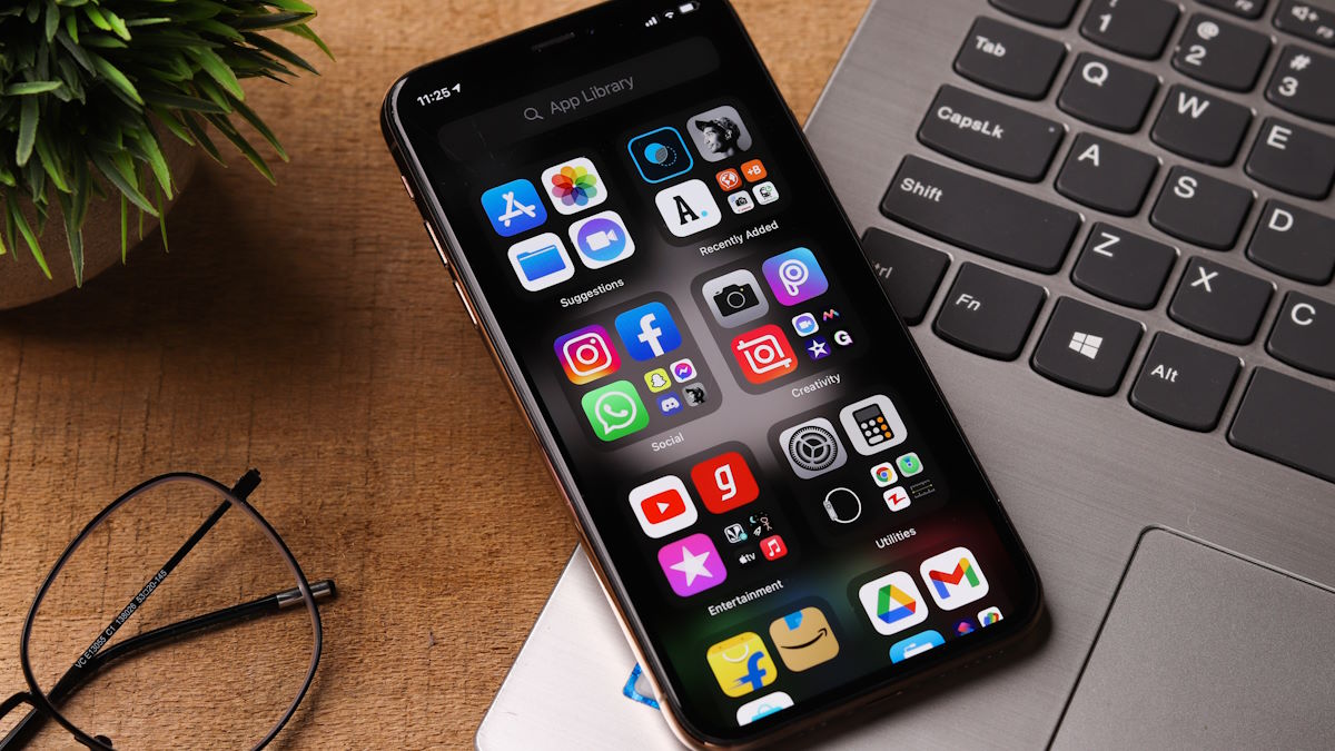 Niebezpieczne aplikacje na iOS i macOS. Mowa o 3 mln appek