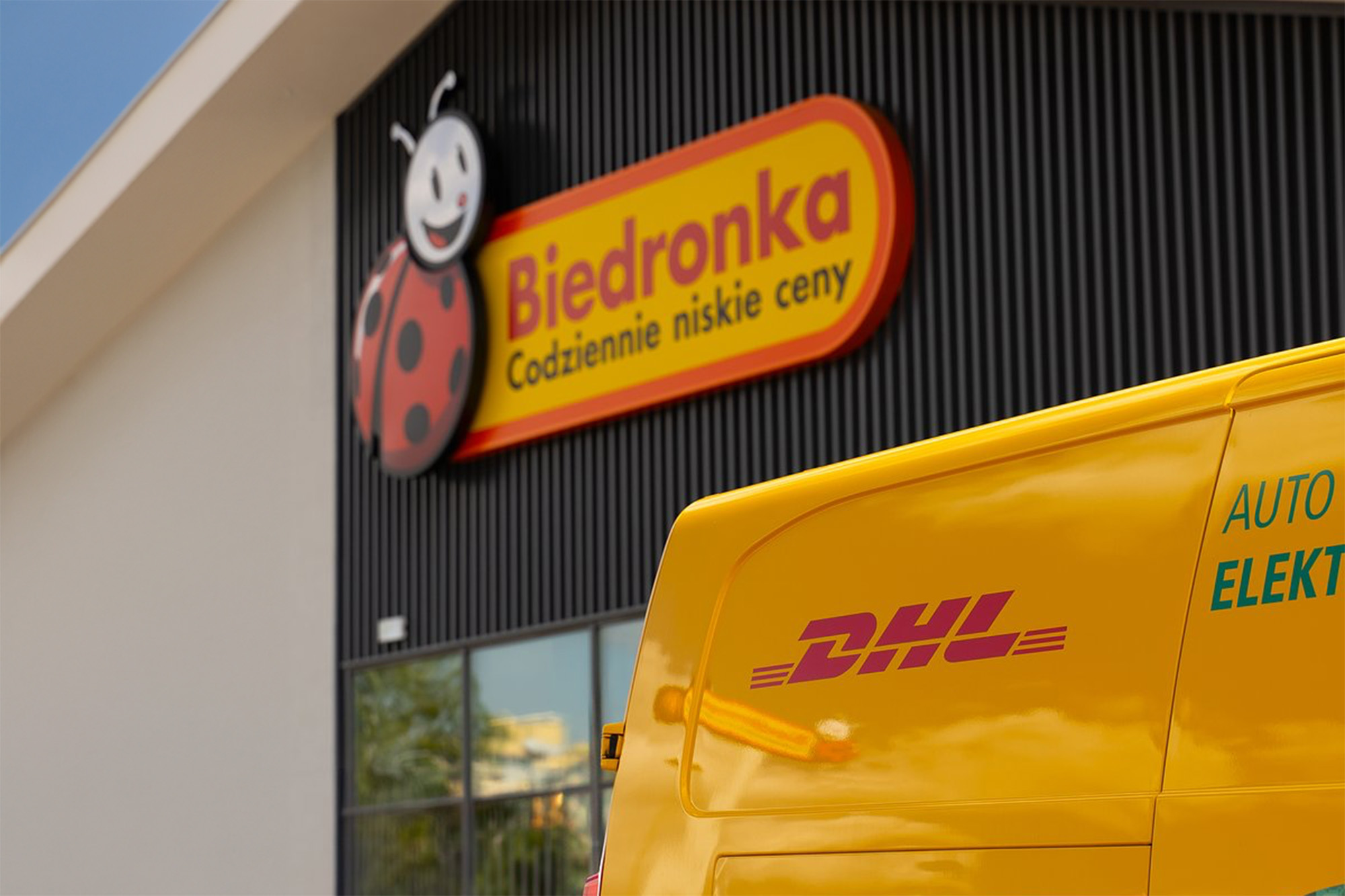 Biedronka z nową usługą. Postawi kolejne maszyny