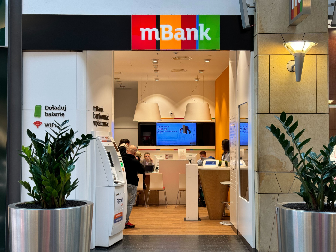 mBank będzie uczyć Polaków. "Nie radzą sobie najlepiej"