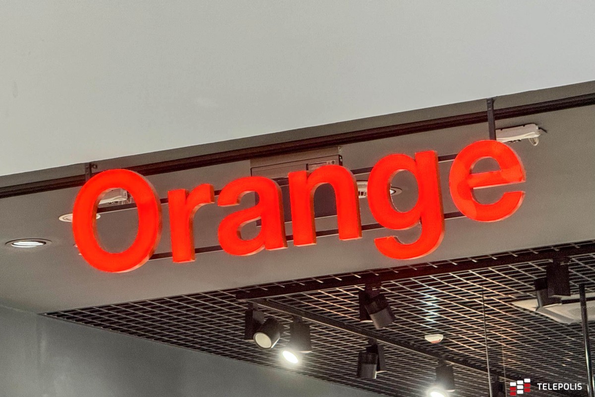 Orange wyciąga wtyczkę. Znikną trzy usługi. Co z klientami?