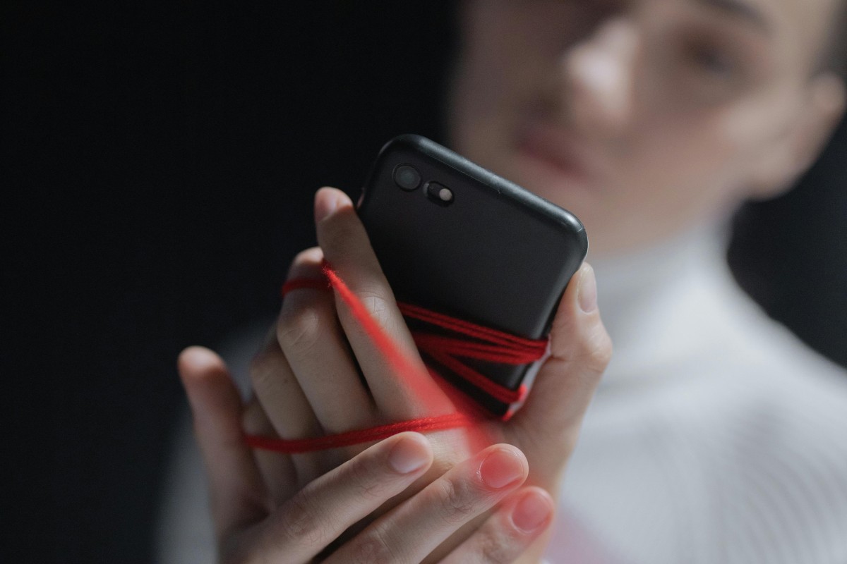 Lepiej od razu wywal to z telefonu. Kradną PESEL i wiele więcej