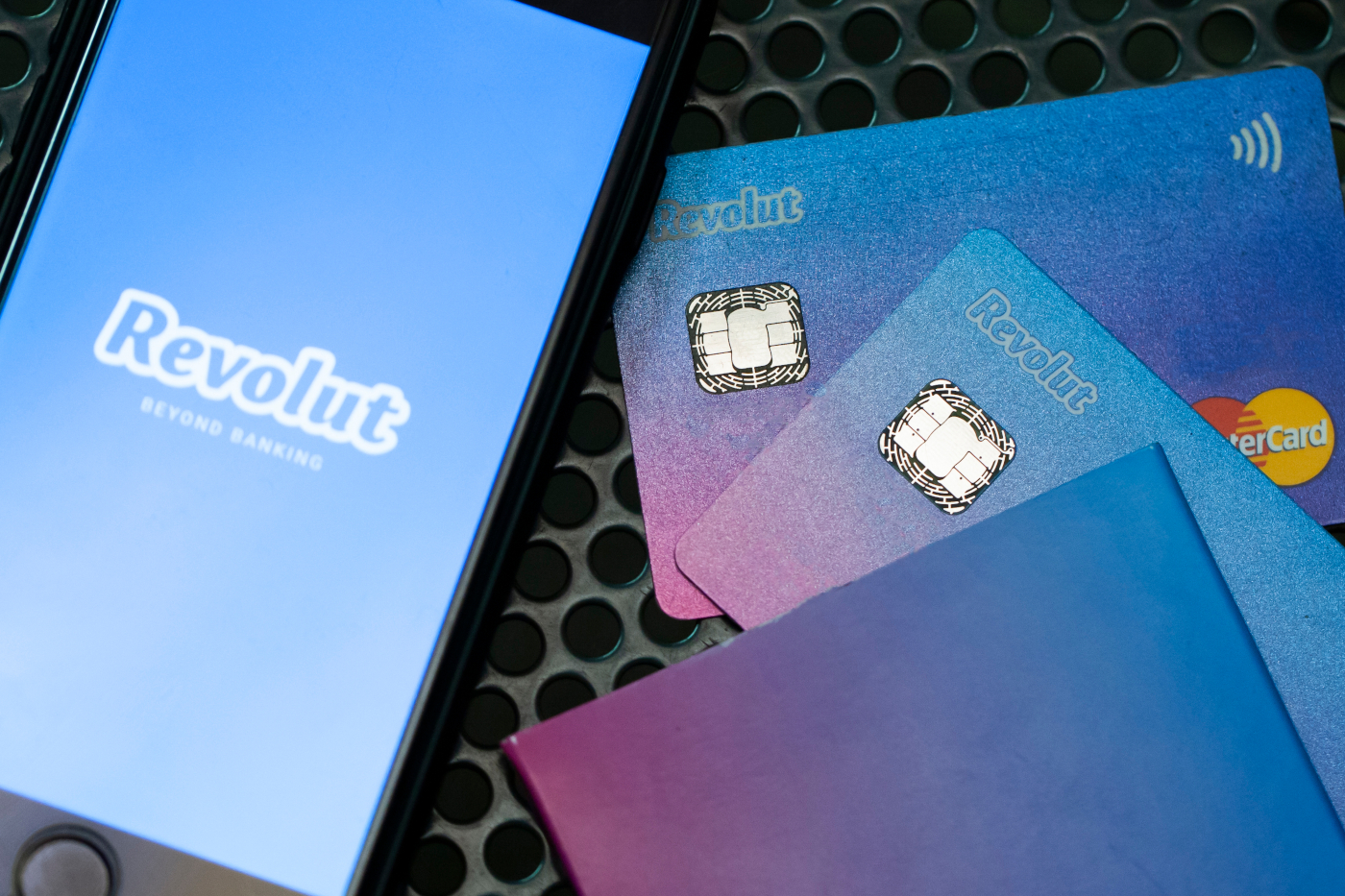 Revolut planuje rewolucję na lotniskach. Szansa na sukces jest duża