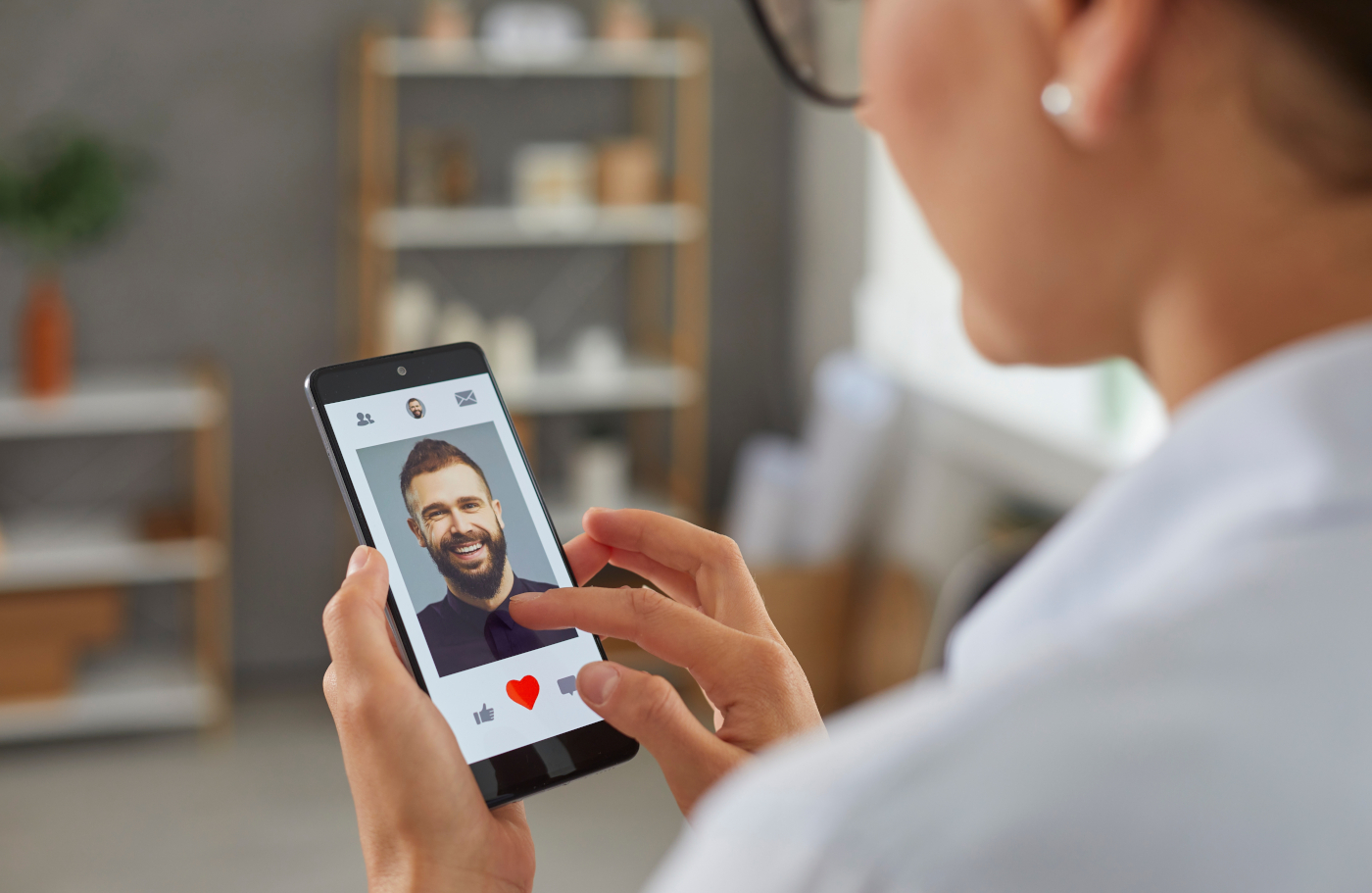 Tinder zwalnia pracowników. Rezygnuje z jednej usługi