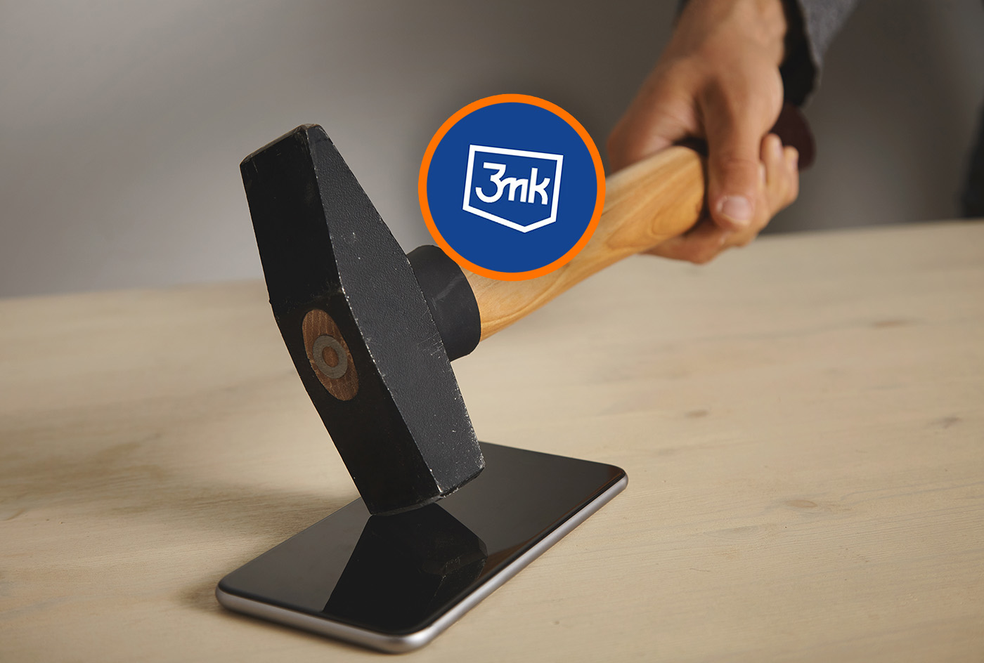 Atak na polskiego producenta szybek na telefon. Był dostęp do danych klientów