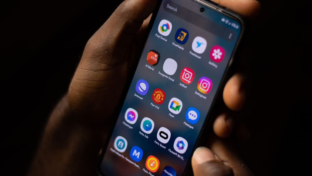 Wywal to z telefonu. Wyczyści konto, a później też smartfona