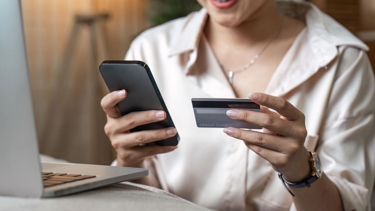 Przeklęty SMS. Chwila nieuwagi i wyczyszczą ci konto bankowe